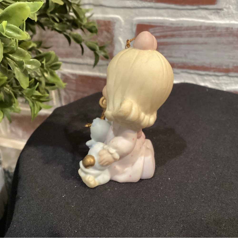 🔵 Precious Moments by Enesco - Precious Girl on Phone & her 4 Blue Birds - 1998 - Picture 3 of 9
